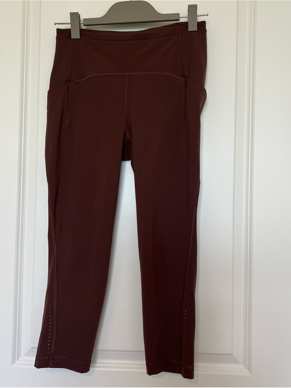 Lululemon Women's High-Rise Cropped Leggings brown sz.6 great